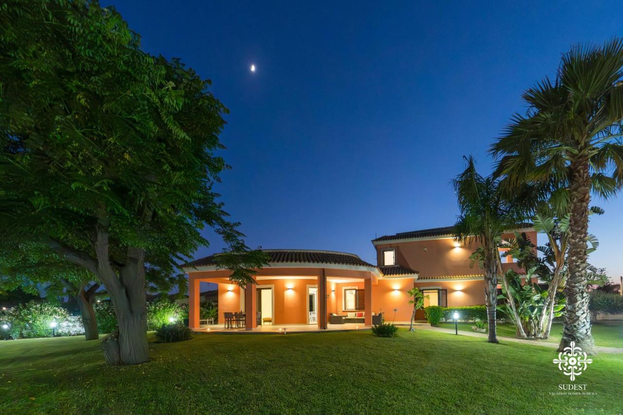 Villa Seaside - Beach Retreat With Jacuzzi Syracuse Eksteriør bilde
