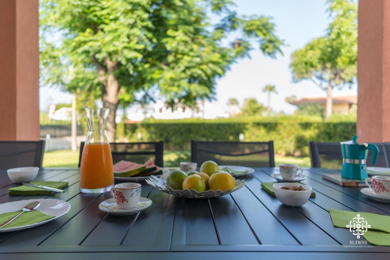 Villa Seaside - Beach Retreat With Jacuzzi Syracuse Eksteriør bilde