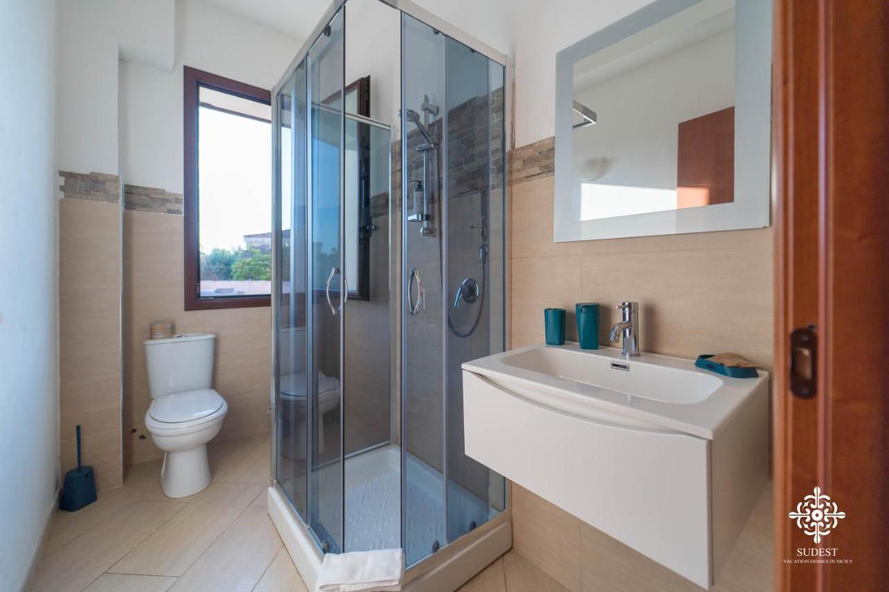 Villa Seaside - Beach Retreat With Jacuzzi Syracuse Eksteriør bilde