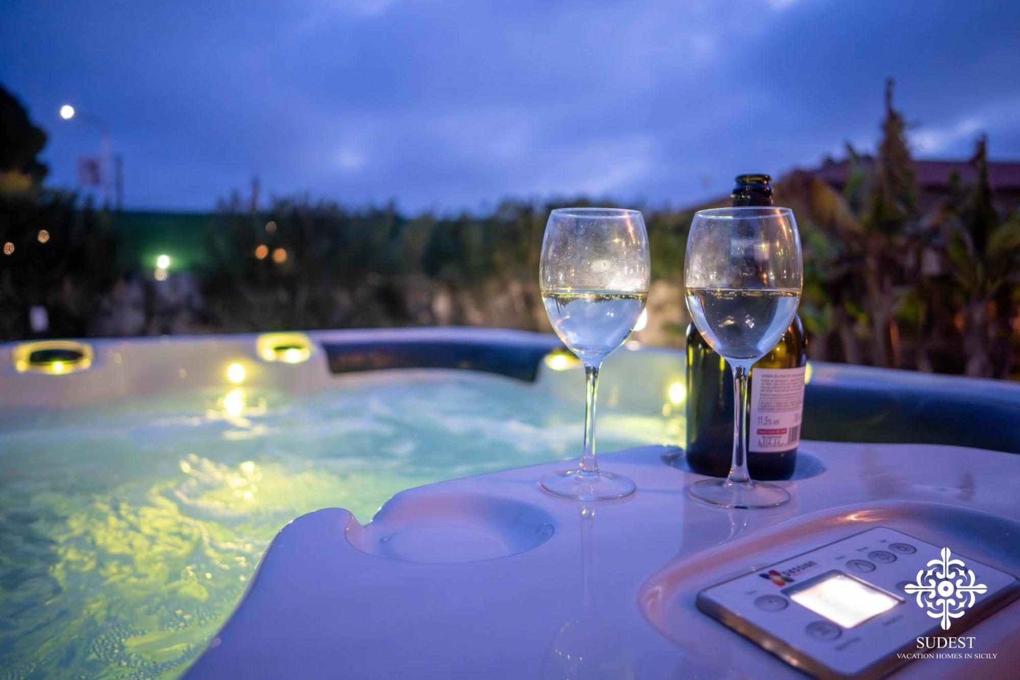 Villa Seaside - Beach Retreat With Jacuzzi Syracuse Eksteriør bilde