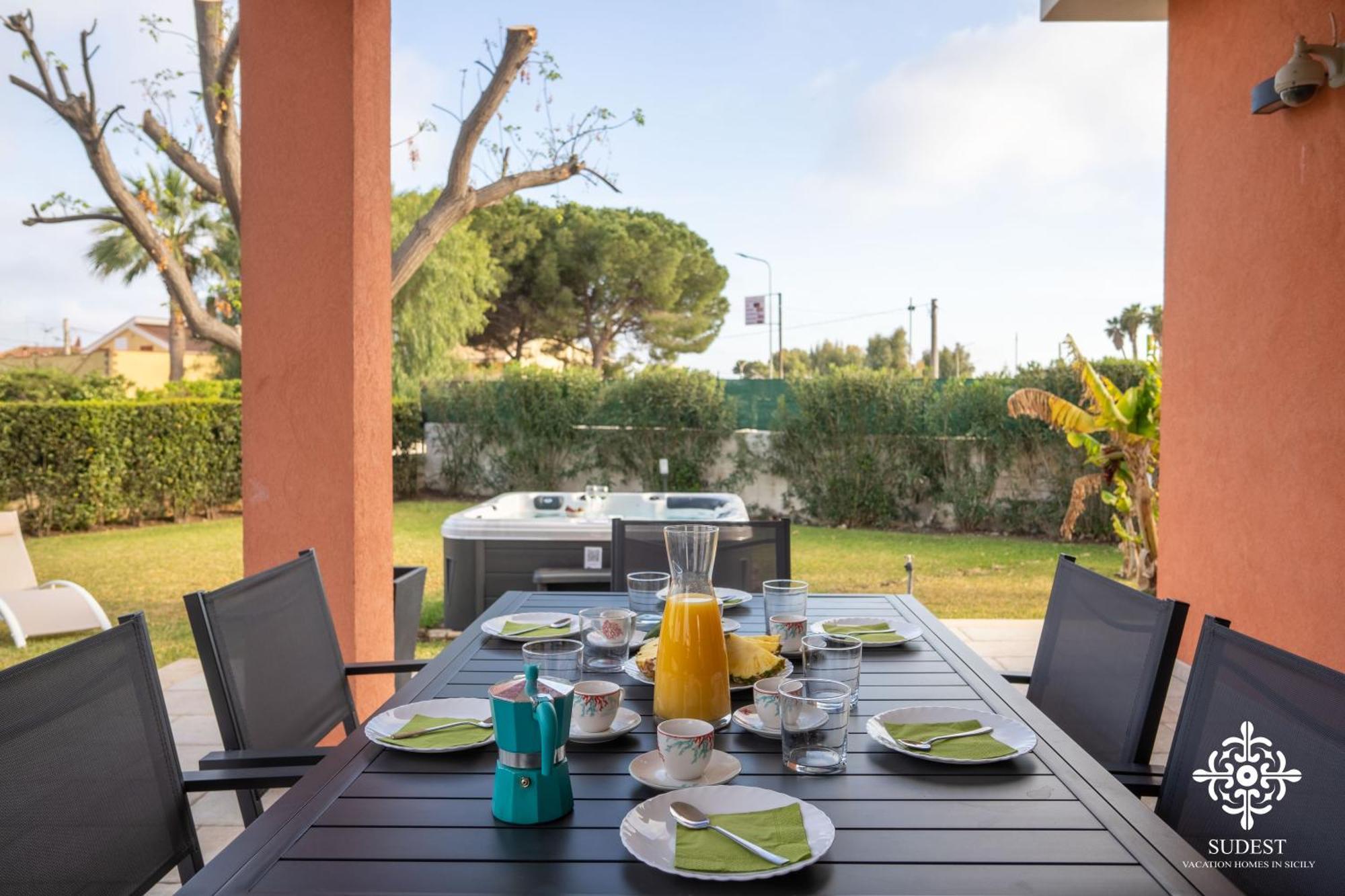 Villa Seaside - Beach Retreat With Jacuzzi Syracuse Eksteriør bilde