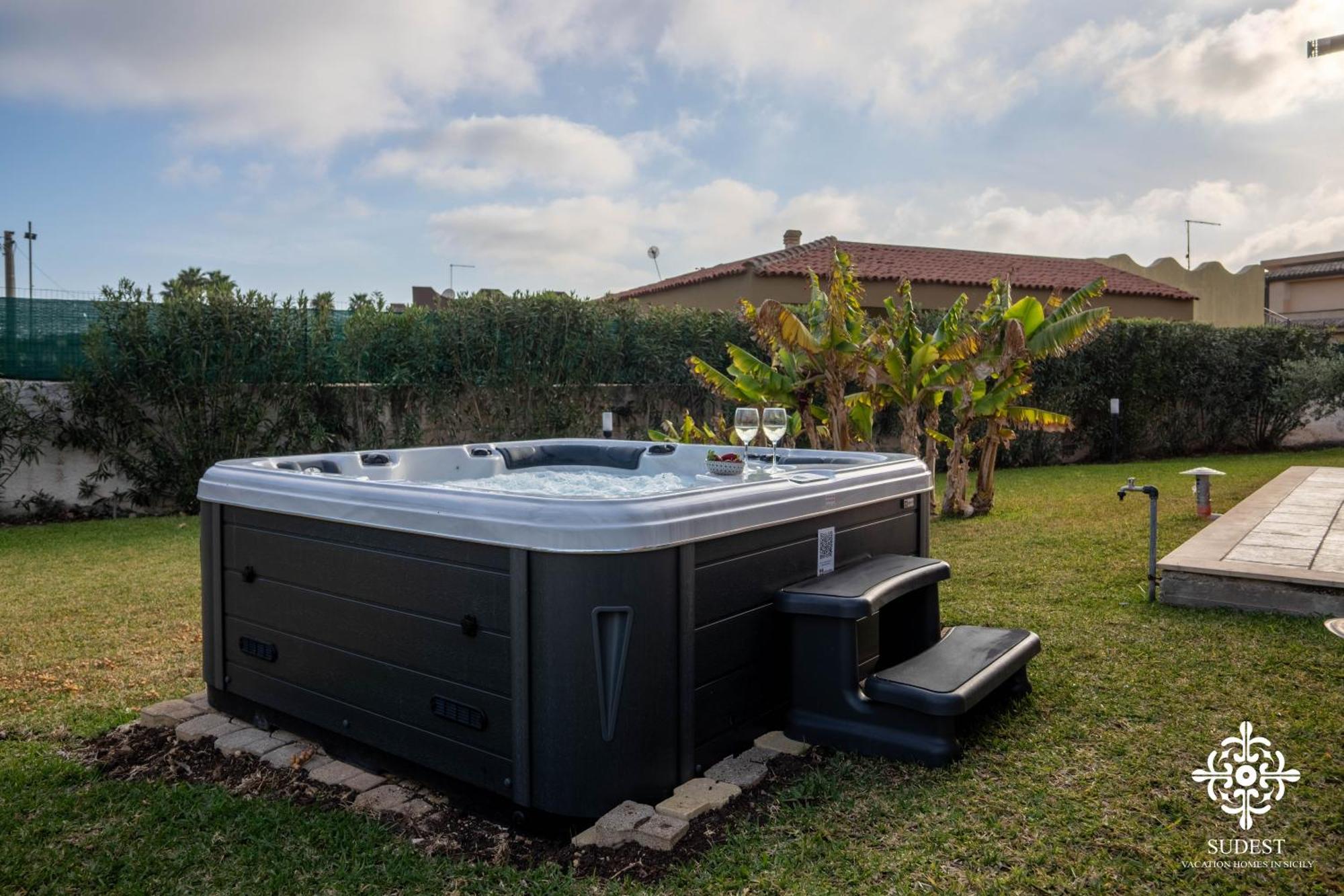 Villa Seaside - Beach Retreat With Jacuzzi Syracuse Eksteriør bilde